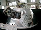アポロの大気圏突入用カプセル。小さい頃見た記憶から考えて、かなり小さい。