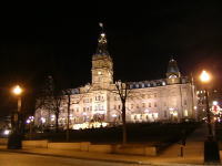 州議事堂の夜景。きれいだねぇ。